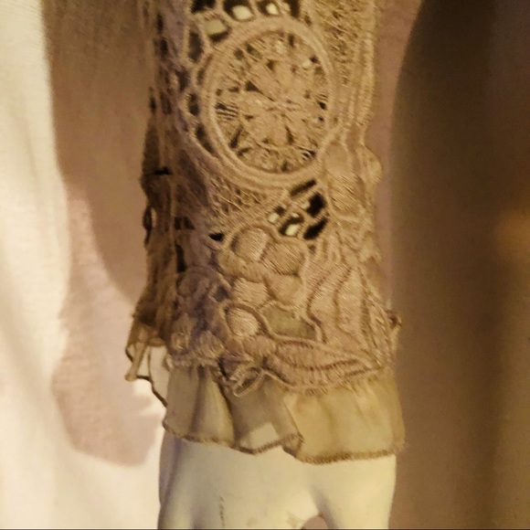 Elie Tahari Lace Jacket. Size M. Ruffle detail on front and sleeves. - Picture 7 of 10